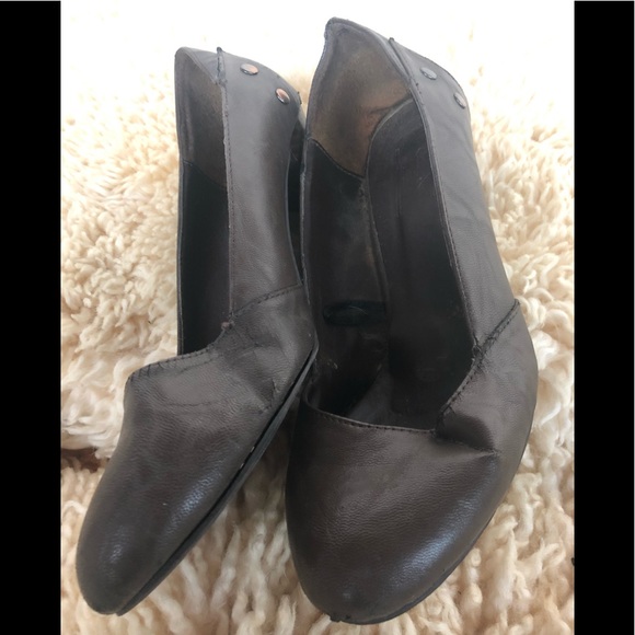 Taupe grey buttons Studded kitten heels pumps - Picture 1 of 6